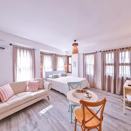 50 Meters To The Long Bazaar In Lavantakas 1 Square Apartment