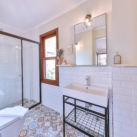 50 Meters To The Long Bazaar In Lavantakas 1 Square Apartment *